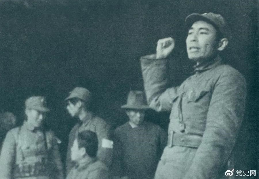 1939年2月23日，周恩來到皖南新四軍軍部，傳達中央關于新四軍向北向敵后發(fā)展的方針。