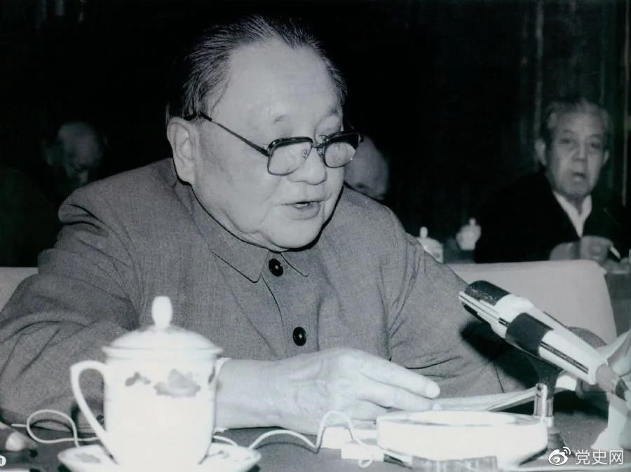 1985年3月7日，鄧小平在全國科技工作會議上發(fā)表講話。