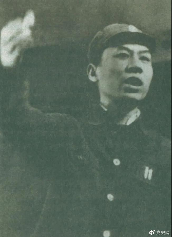 1943年，劉少奇在延安。