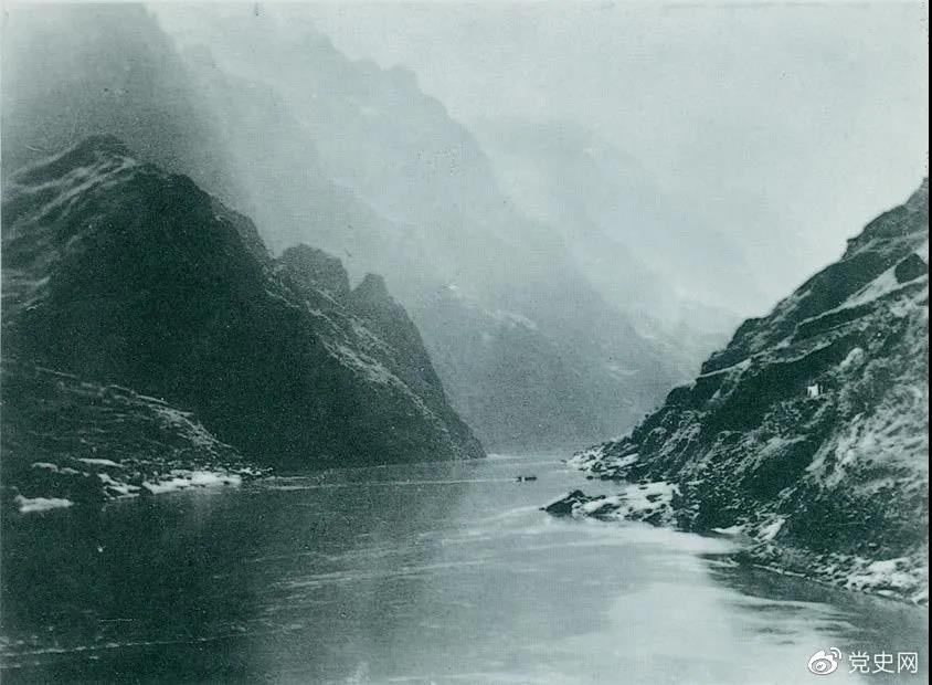 1935年3月中旬，紅軍三渡赤水，再次入川。隨后，又出奇不意地于3月21日四渡赤水，佯攻貴陽，然后又向西北方向急進。圖為赤水河。