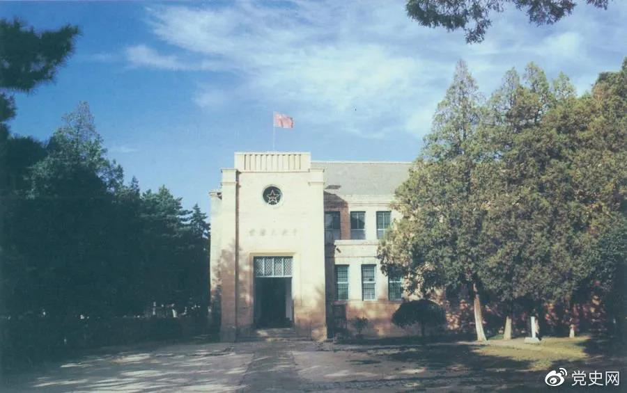 楊家?guī)X革命舊址，位于延安城西北約3公里，是中共中央1938年11月至1947年3月的所在地。