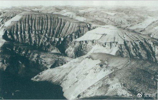 1947年4月14日，西北野戰(zhàn)兵團(tuán)取得了羊馬河戰(zhàn)役的勝利。圖為羊馬河戰(zhàn)役戰(zhàn)場。