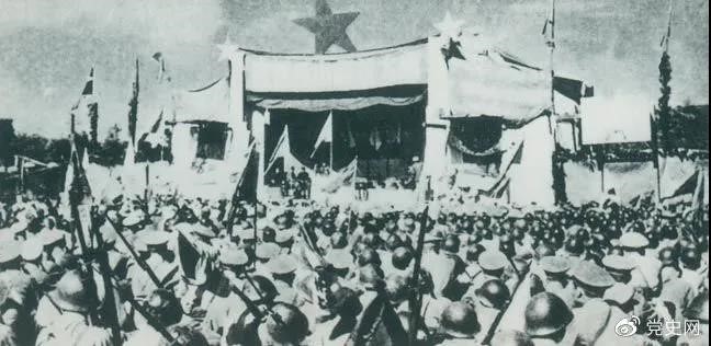 1950年5月19日，人民解放軍解放舟山群島。圖為舟山軍民舉行慶祝解放大會。