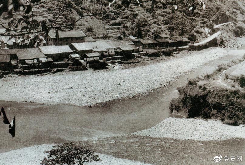 　　1935年6月26日，中共中央政治局在四川懋功兩河口召開會議。會議決定紅軍北上創(chuàng)造川陜甘根據(jù)地。圖為兩河口。