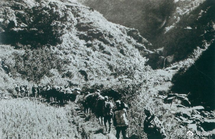　　1947年6月，劉鄧大軍強渡黃河天險，千里躍進大別山，揭開了中國人民解放軍戰(zhàn)略進攻的序幕。