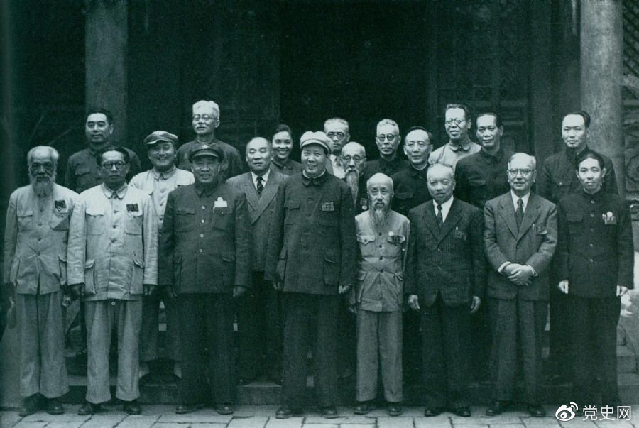 1949年7月5日，新政治協(xié)商會議籌備會常務委員合影。