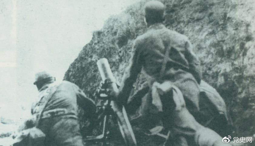 1940年8月，八路軍在總司令朱德、副總司令彭德懷的指揮下，向華北敵占交通線和各據(jù)點(diǎn)發(fā)動(dòng)了大規(guī)模進(jìn)攻戰(zhàn)役，即“百團(tuán)大戰(zhàn)”。