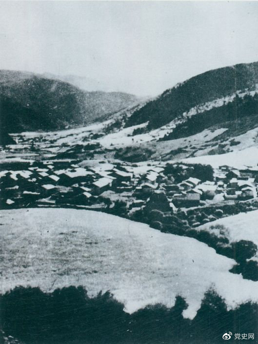 1935年8月20日，中共中央政治局在毛兒蓋召開會(huì)議，作出了《關(guān)于目前戰(zhàn)略方針之補(bǔ)充決定》，再次重申兩河口會(huì)議關(guān)于北上的戰(zhàn)略方針。圖為毛兒蓋。